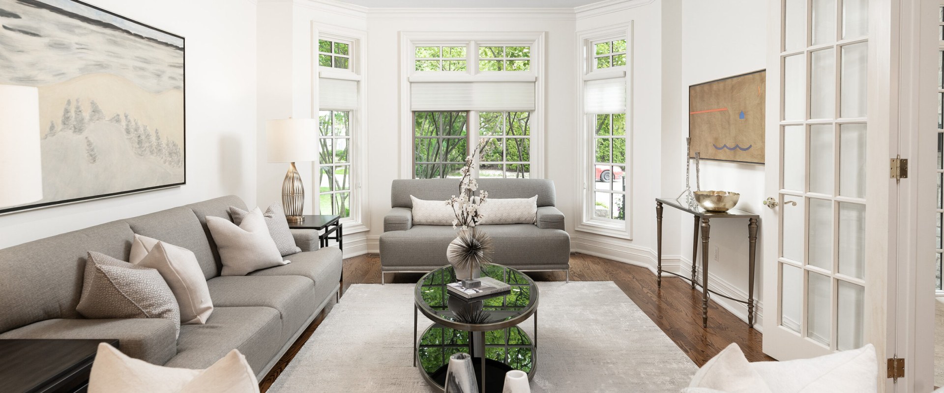 Creating a Welcoming and Appealing Interior with Staging: Tips from Canadian Professionals